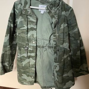 super cute girls Camo Jacket from old navy! Size L